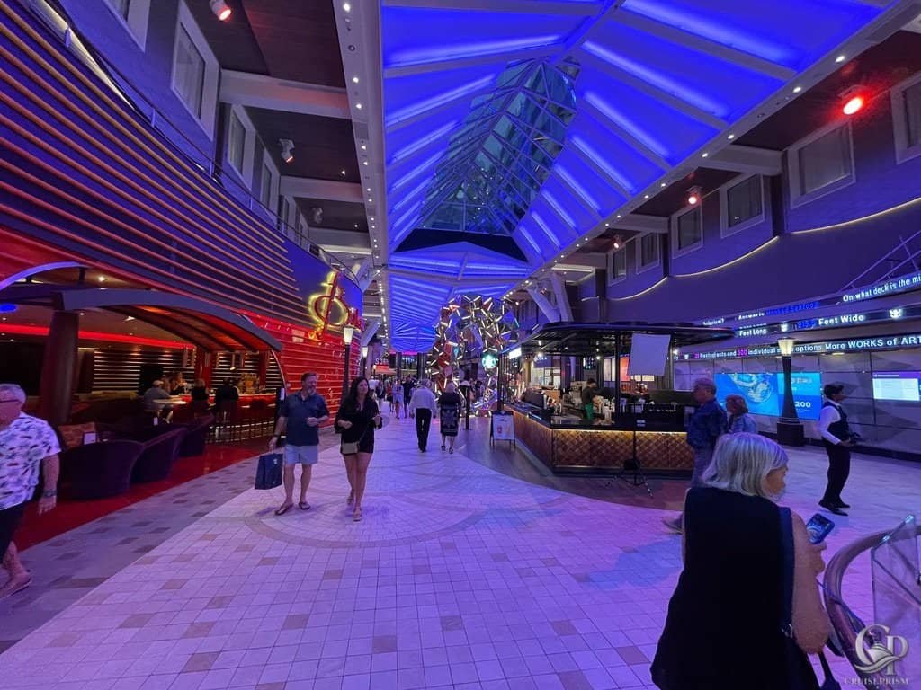 Symphony of the Seas Promenade